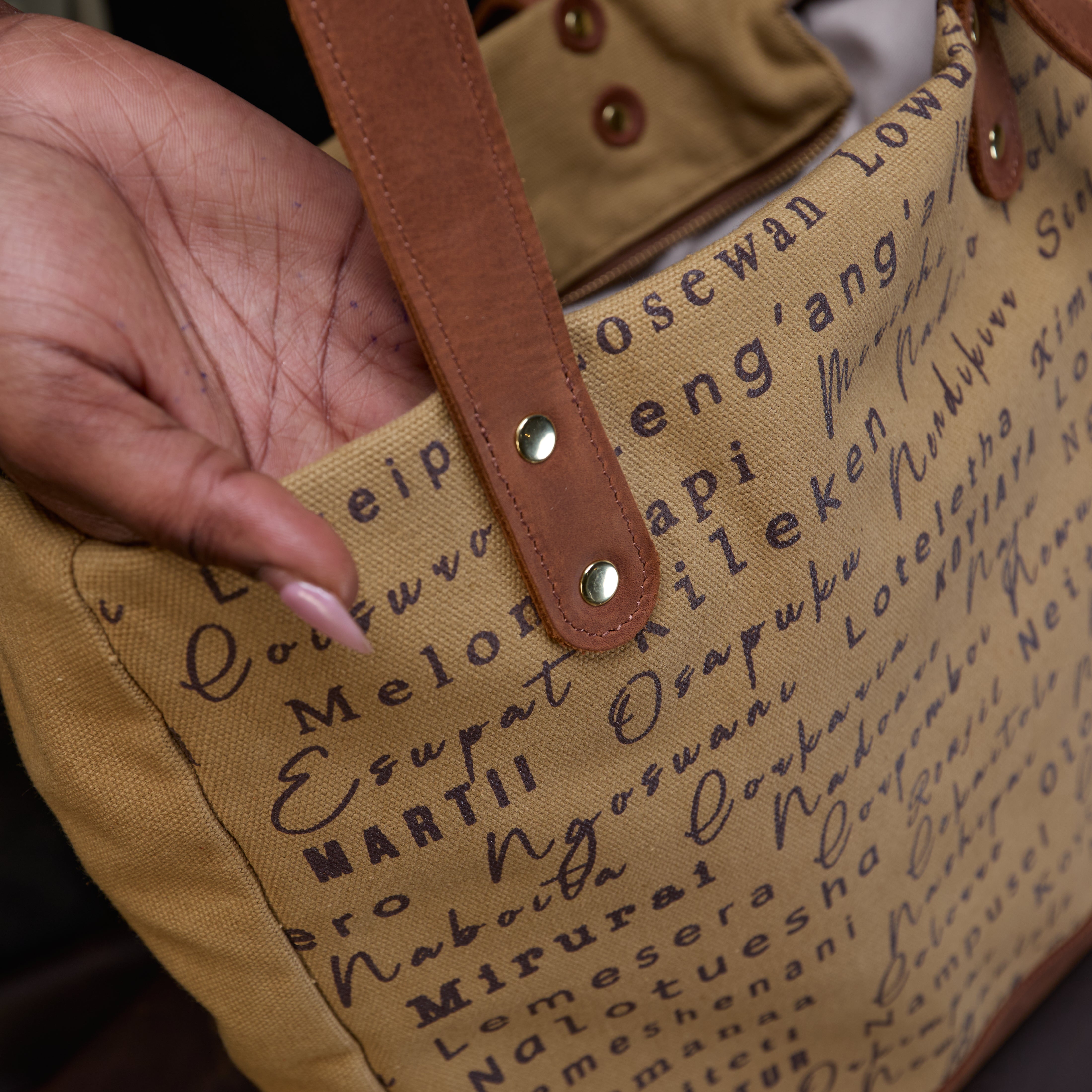 Canvas Metrine Tote x Lion Guardian (Bond)