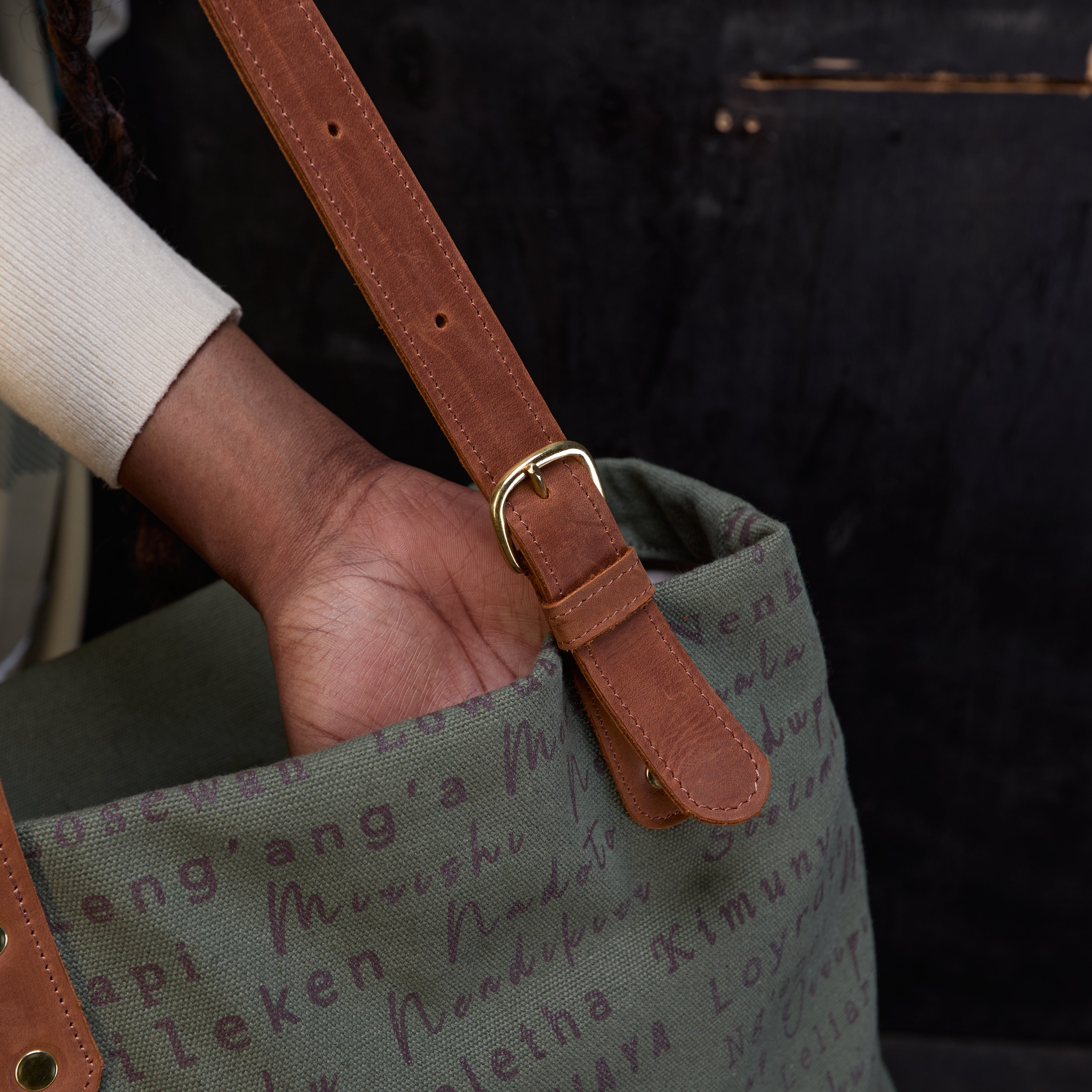 Canvas Metrine Tote x Lion Guardian (Bond)