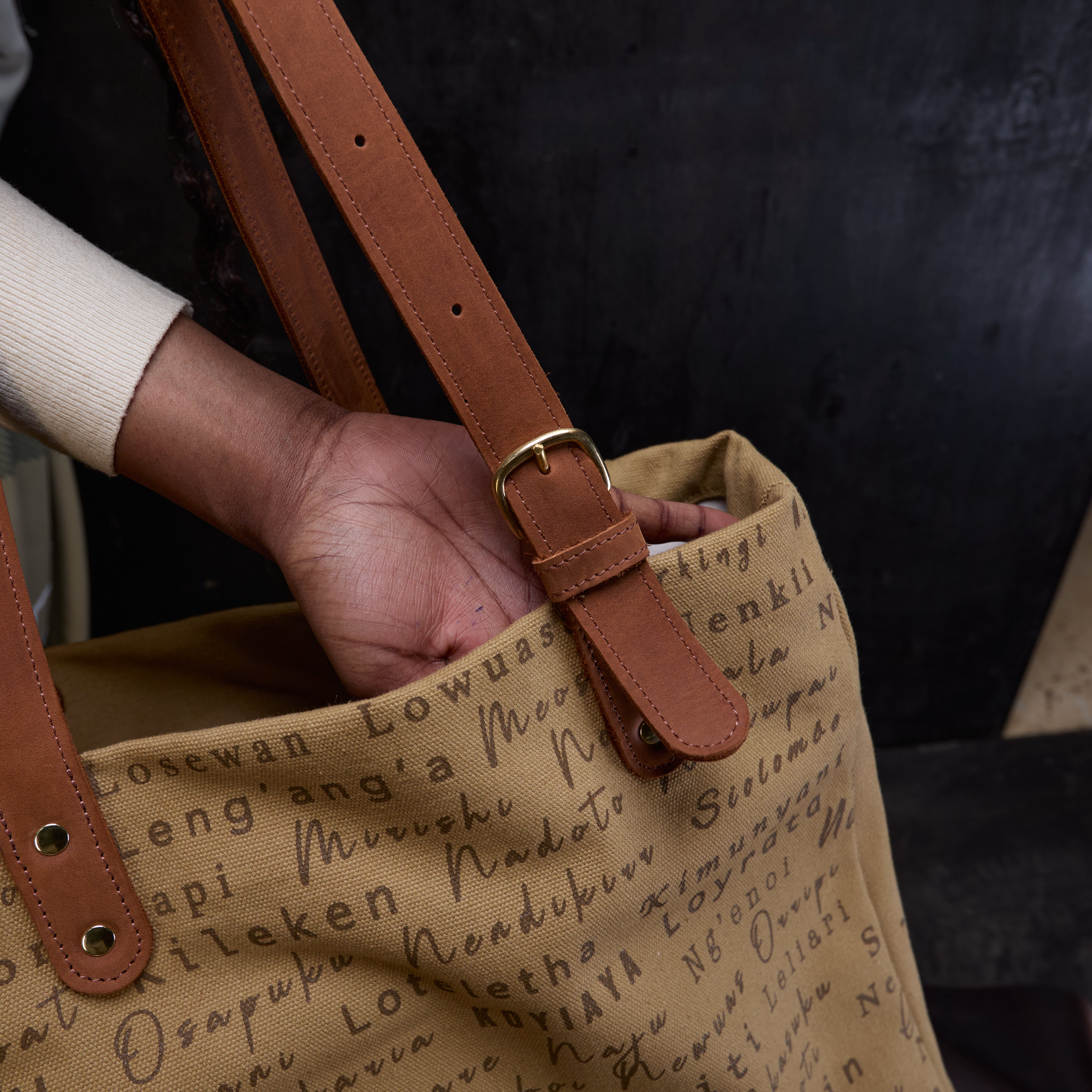 Canvas Metrine Tote x Lion Guardian (Bond)
