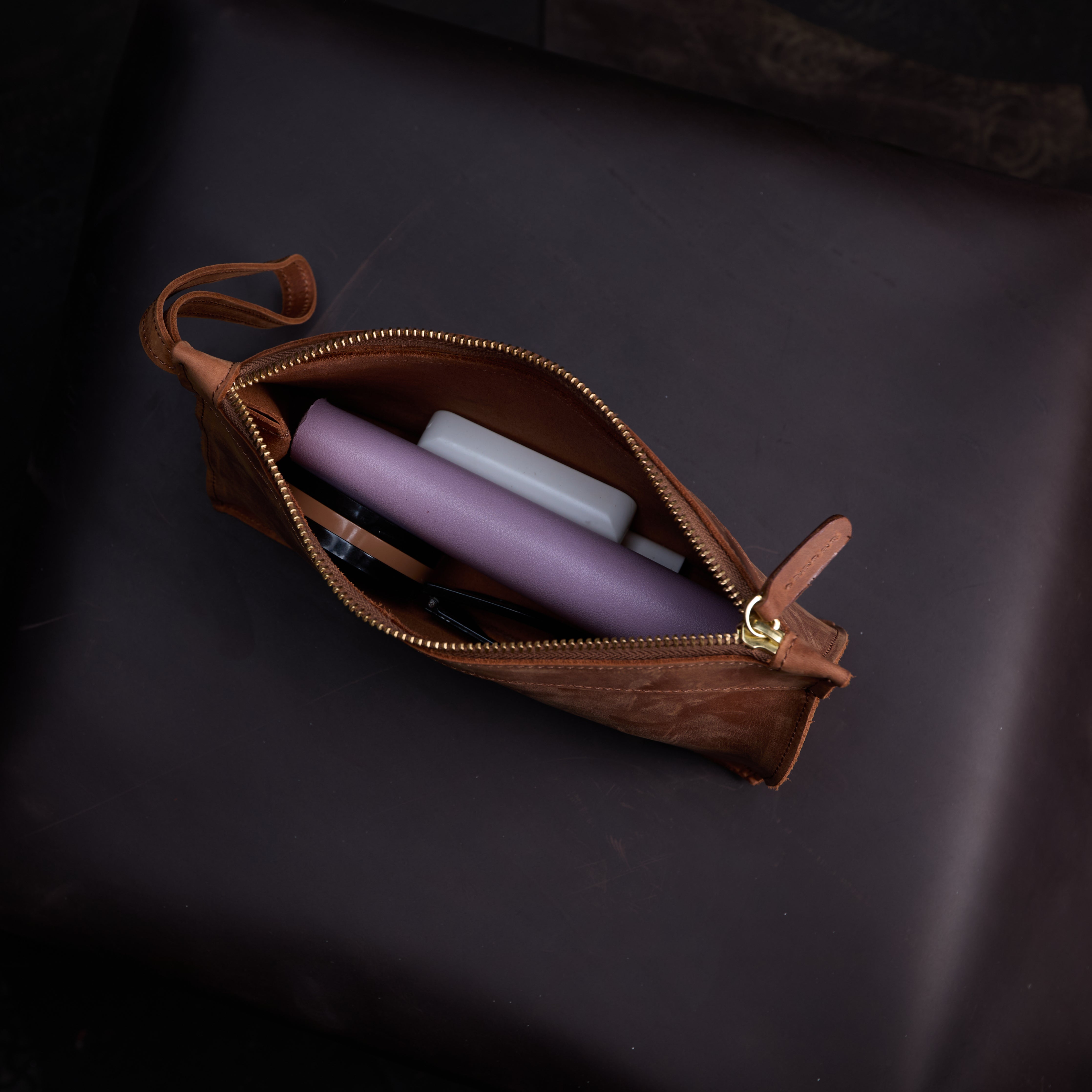 Pull-up Leather Agnes Pouch