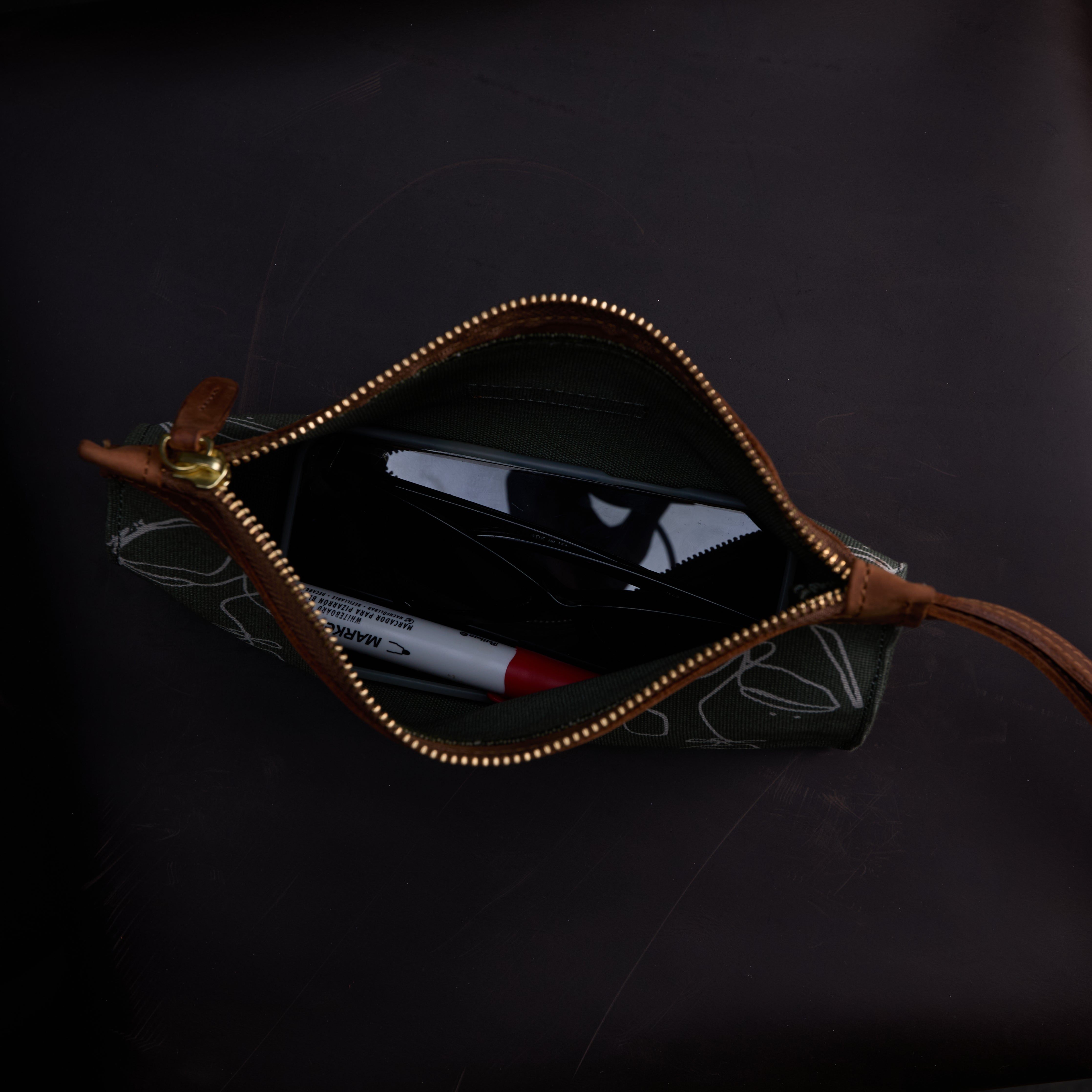 Canvas Agnes Pouch Intertwine Print x EndoSquared