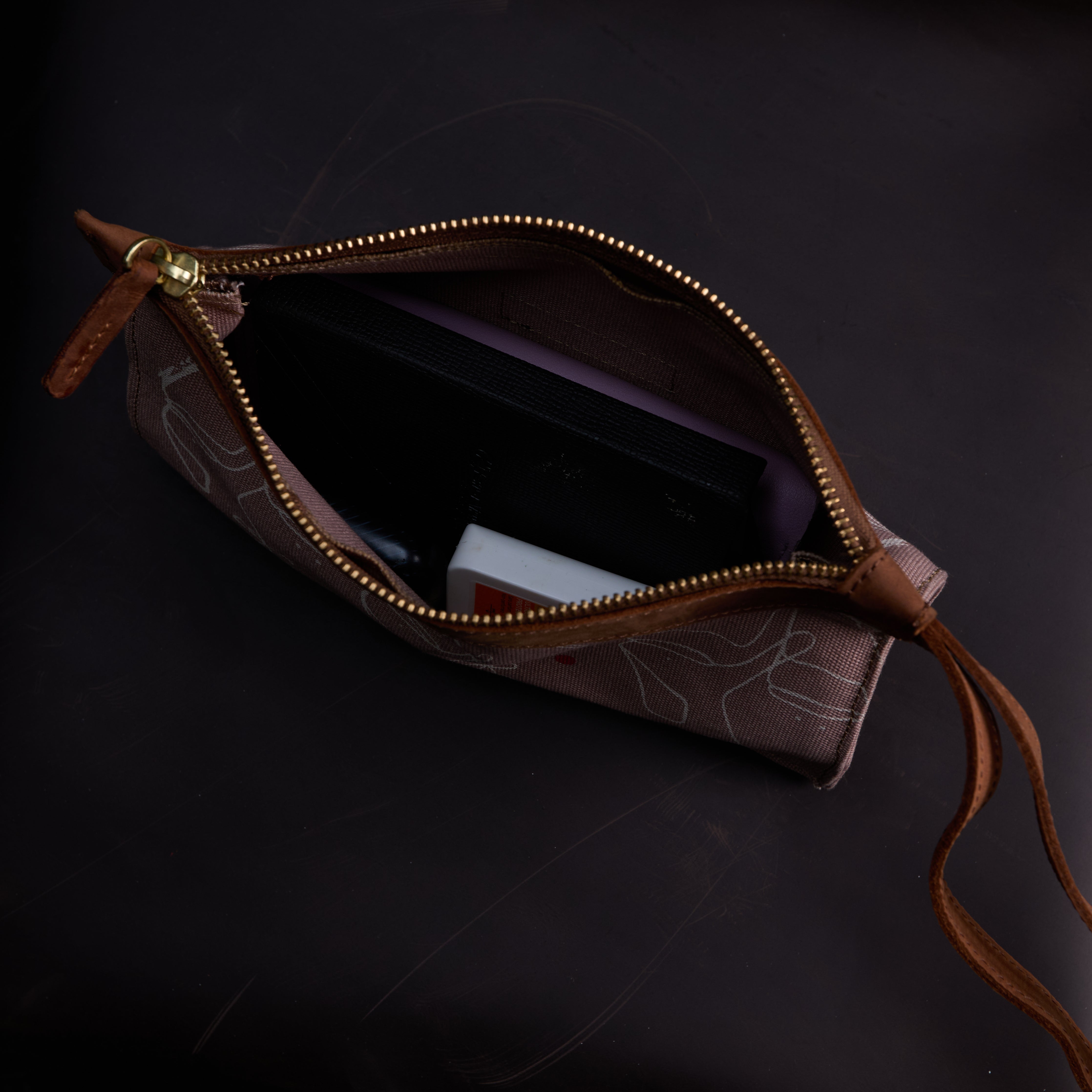 Canvas Agnes Pouch Intertwine Print x EndoSquared
