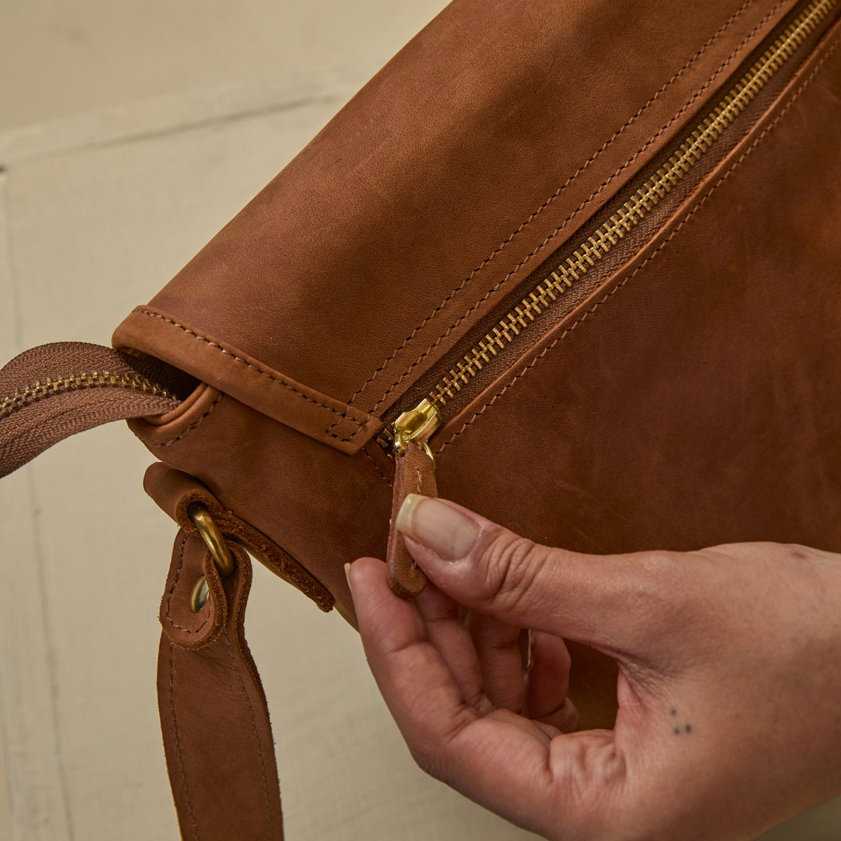Pull-up Leather Millicent Crossbody