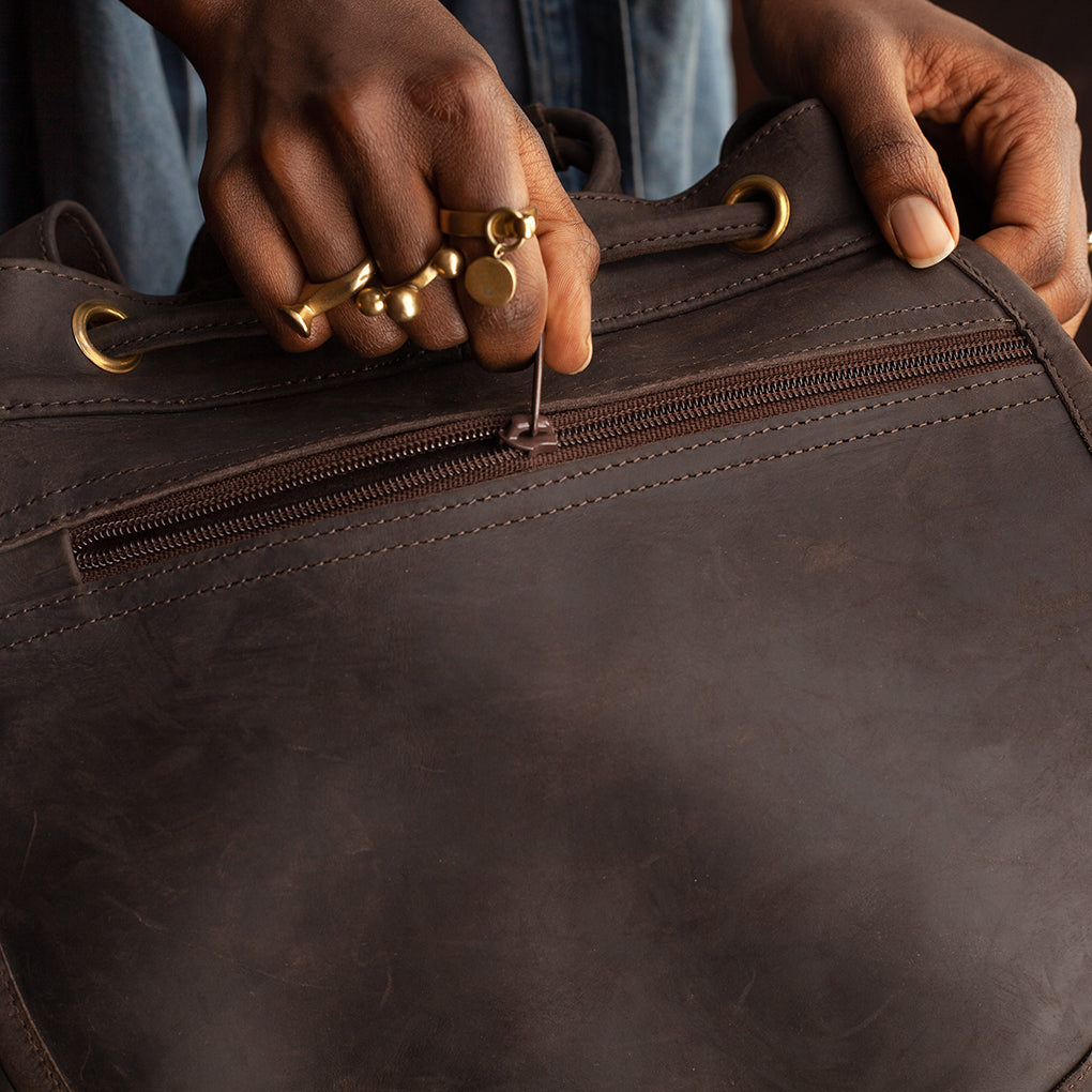 Pull-up Leather Moshi Backpack - Sandstorm Kenya (Intl)